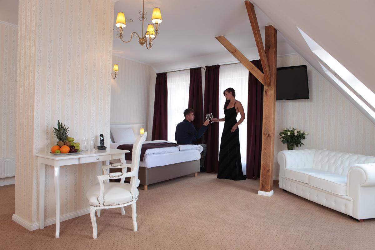 Hotel Court Park Ныса Экстерьер фото