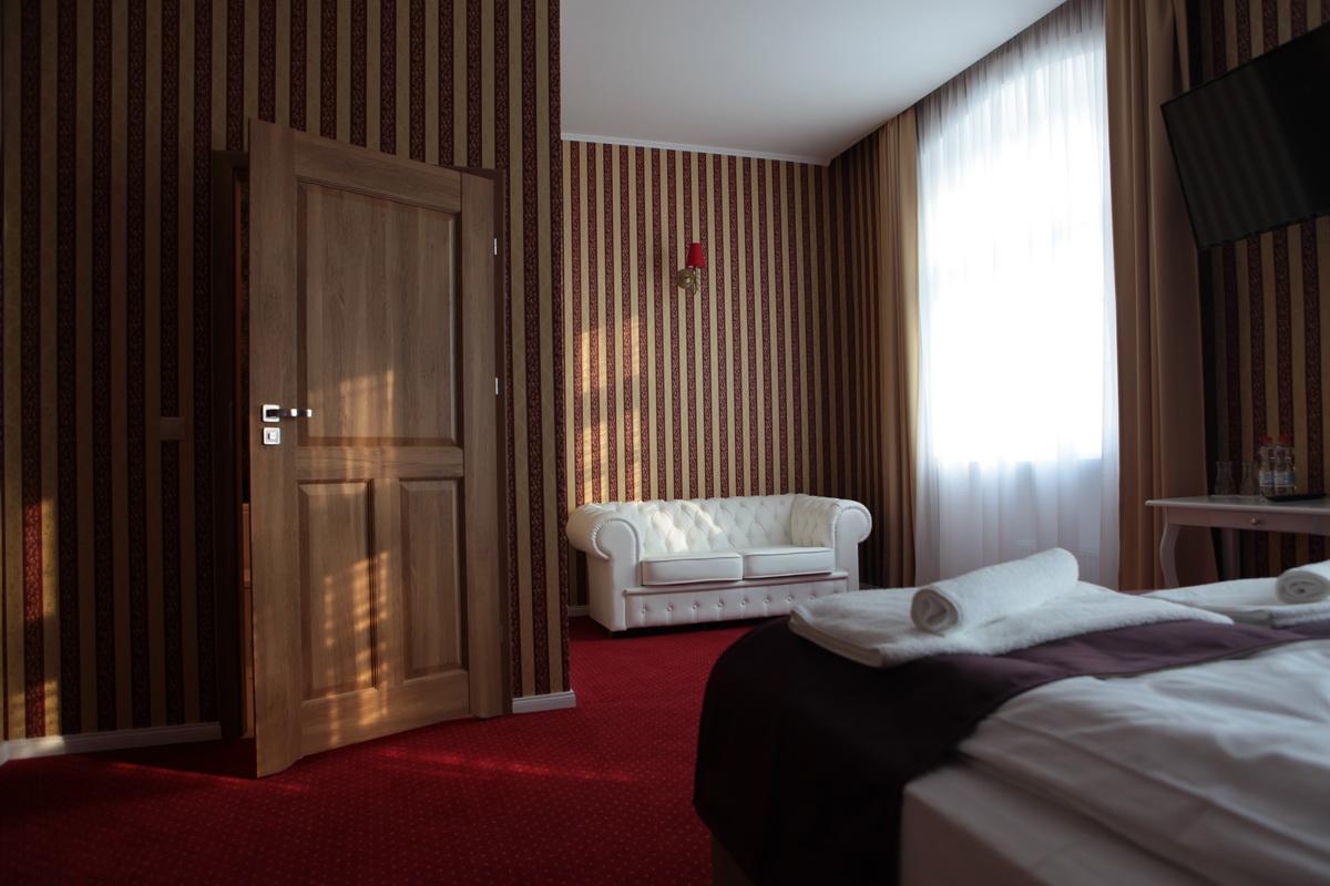 Hotel Court Park Ныса Экстерьер фото