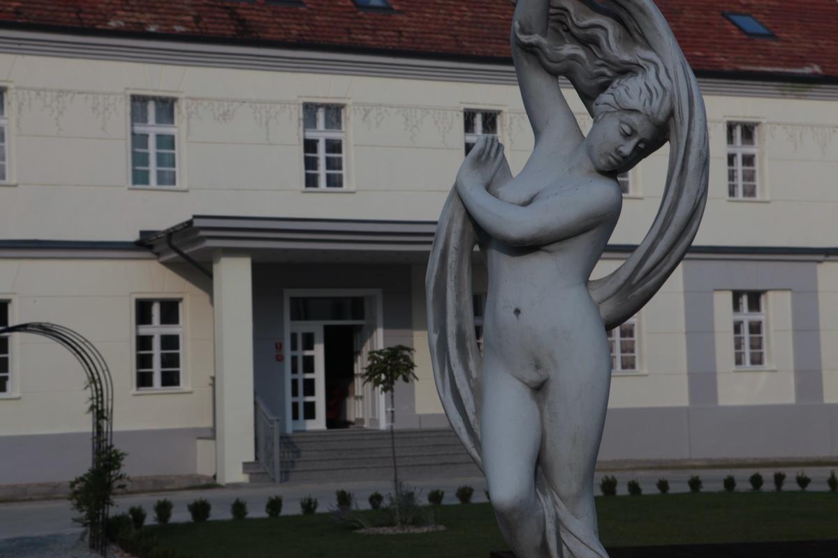 Hotel Court Park Ныса Экстерьер фото