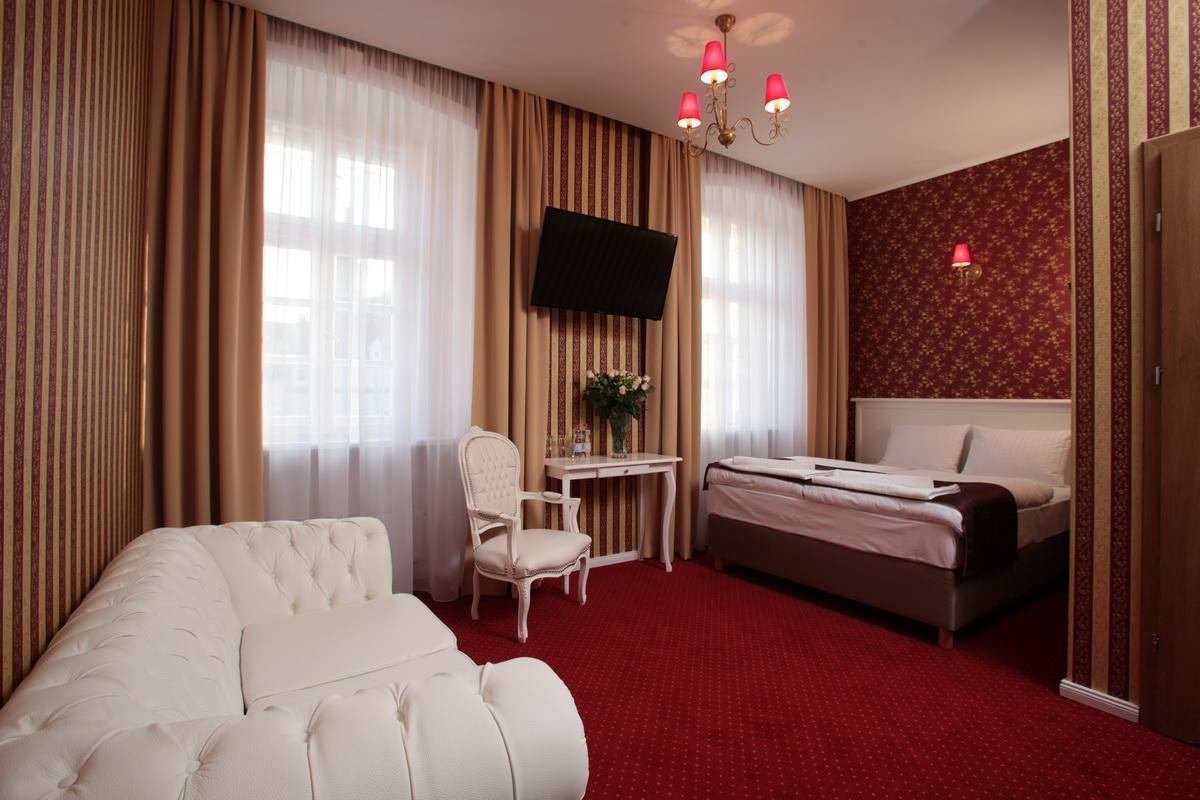 Hotel Court Park Ныса Экстерьер фото