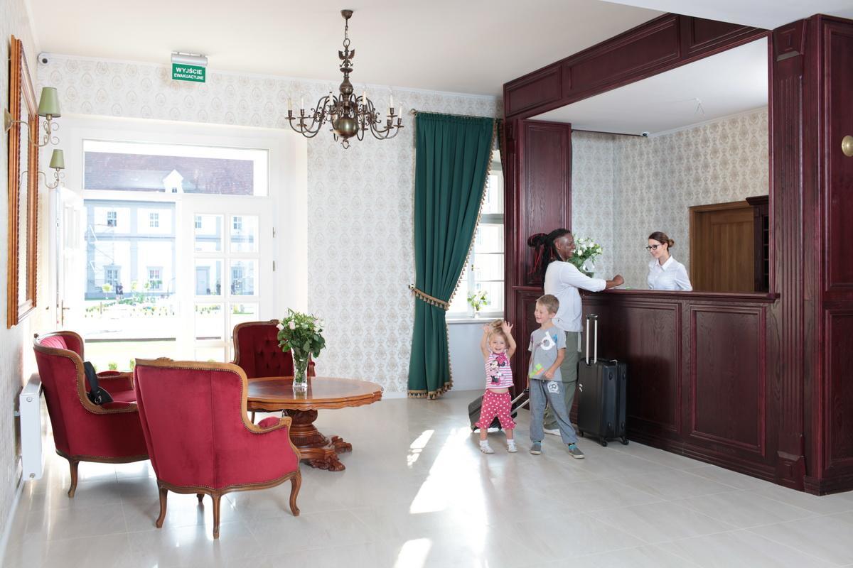 Hotel Court Park Ныса Экстерьер фото